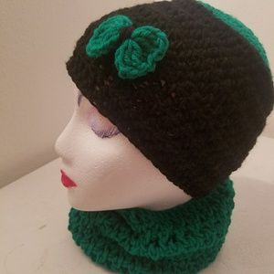 Green & Black beanie with bow..& neck scarf